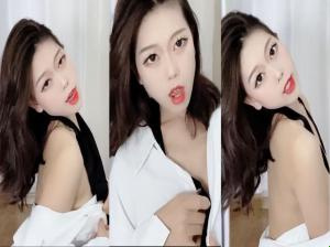 Idol livestream memamerkan barang-barangnya, menari, memperlihatkan barang-barang terbangnya Idol livestream memamerkan barang-barangnya, menari, memperlihatkan barang-barang terbangnya