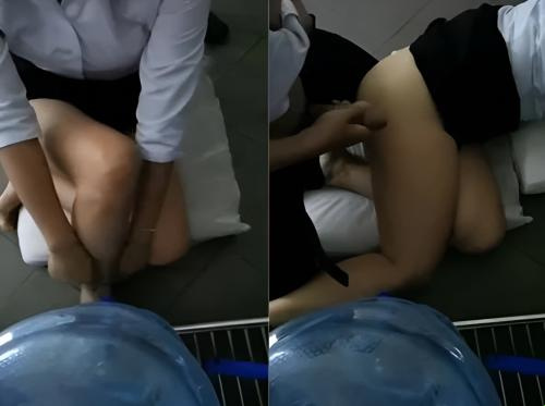 Rehat tengah hari di pejabat bersama rakan sekerja Rehat tengah hari di pejabat bersama rakan sekerja