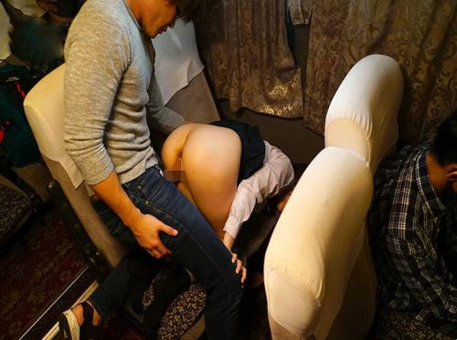 Der Perverse vergewaltigte einen Studenten, der im Bus schlief Der Perverse vergewaltigte einen Studenten, der im Bus schlief