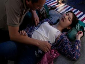 Jovem esposa fode com vizinho em acampamento no bairro Jovem esposa fode com vizinho em acampamento no bairro